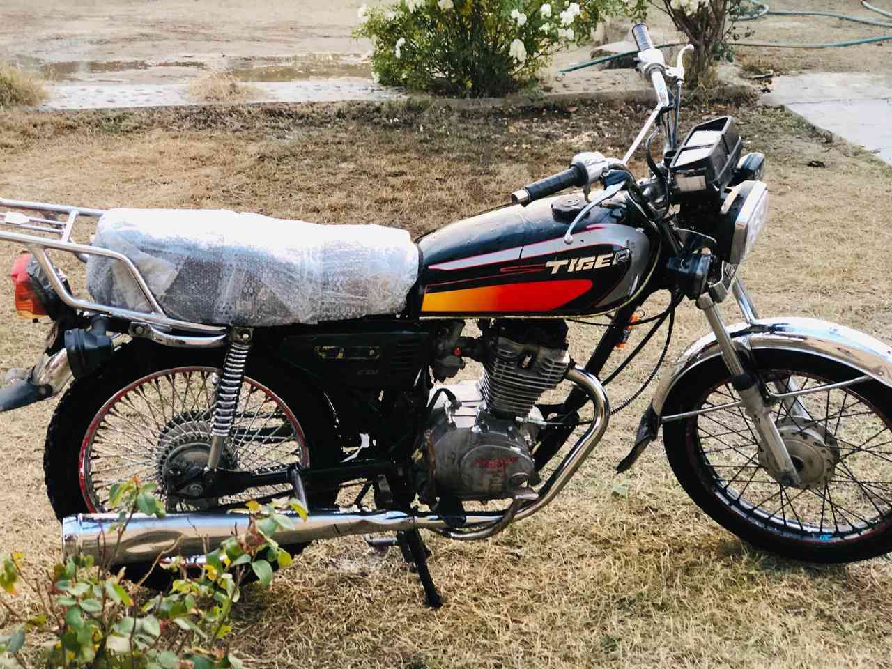 تايكر 2018 كهربائيات كلها شغالة إشارات 23 نشاط فوول شرط 140
السعر 275 وبي مجال حك الجية 
العنوان الشركاط الساحل الأيسر اسديرة وسطى 
*********** بي واتساب 
#ملاحظة جماعة جيبو لفلان مكان ما أكدر 
ملتزم بمحل ارجوا المعذرة
