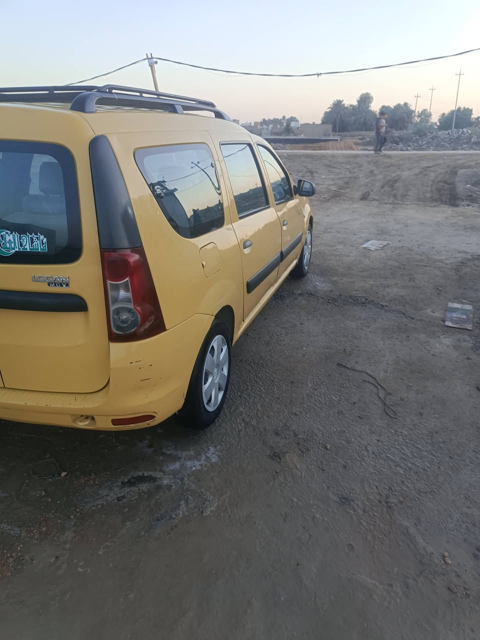 السلام عليكم  رينو سبعة اراكب لوكان رقم نجف محرك جديد كير سبعة اراكب حدادية جديدة تخم تاير كهراباءيات كلهة شغالة مكفولة من ضربة وصبغ مصفرة ههيءة و غرامات عنون غماس مكلف بنشر هذا رقم الموبايل ***********
