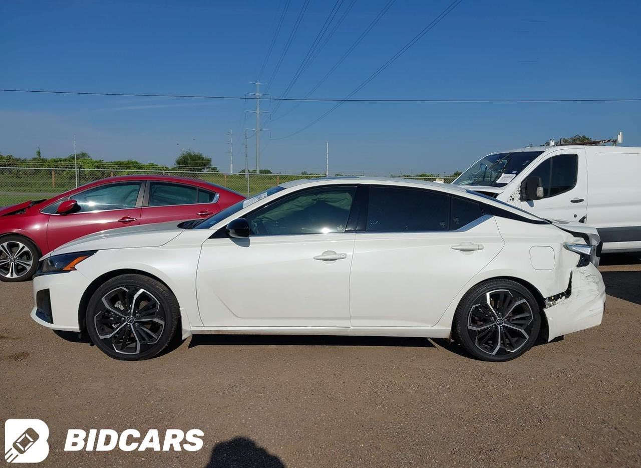 NISSAN ALTIMA SR + 2024
نرخی سەیارەکە بە زیادەی مەزاد و حەواڵەوە : ٨٧ گەڵا
نقڵی ئەمریکا بۆ ئیمارات : ١٩ گەڵا و ١٠ دۆلار
نقڵ و گومرگی کوردستان : ٢٥ گەڵا 
کولفەی چاکردنەوە : ١٠ بۆ ١٥ گەڵا
خێری خۆمان ١٥ گەڵا 
کۆی گشتی : ١٦١ گەڵا و ١٠ دۆلار 
تێبینی / سەیارەکە کاتێکی زۆر کەمی ماوە بۆ گەیشتن بە ئیمارات ، سەیارەکە هەمووی لەسەر وەسڵ پێت دەفرۆشین تاکو گەیشتن..***********
