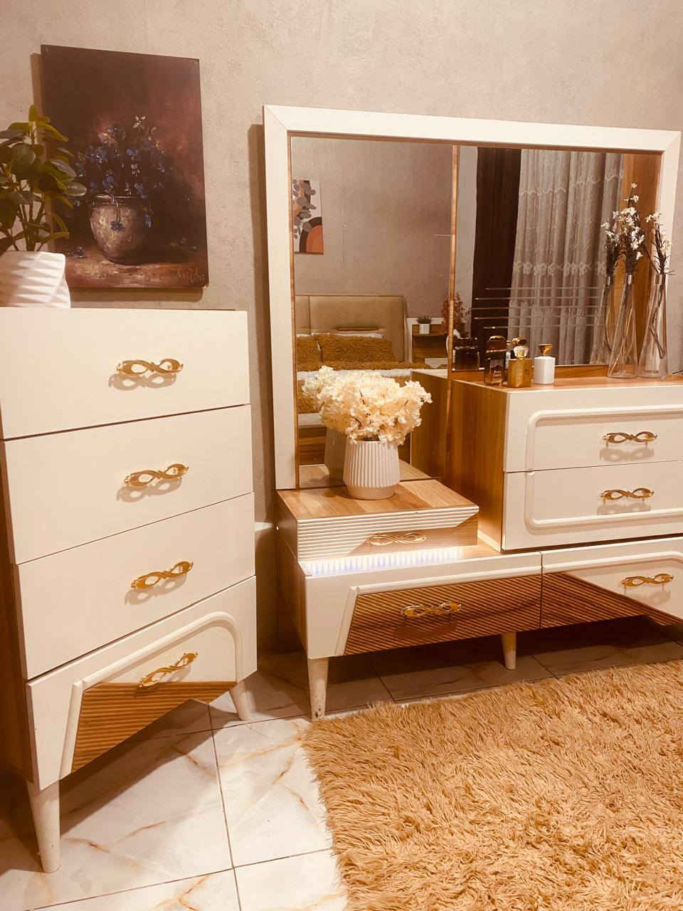 غرفه تركيه 9 قطع نظافه 💯 💯 استخدام 5 اشهر
مستعجله على بيعته *********** واتساب
