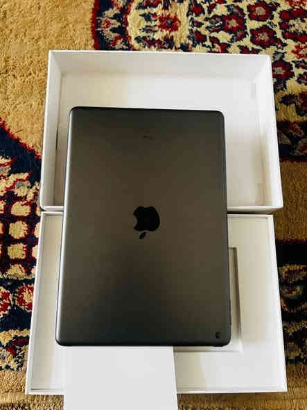 ايباد 9 ذاكره 64 بطاريه 94
جهاز مكفول وبعده داخل الضمان ينتهي بشهر الواحد 
سعره 300 وبيه مجال مع كامل ملحقاته 
*********** متواجد فيس وعلى الخط عنواني ذي قار الناصريه
