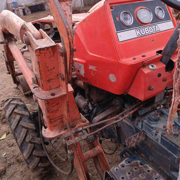 السلام عليكم كابوته للبيع موديل ٩٠  مكينه نضيفه ٣بستم مكان صلاح الدين بلد ملحقات كيله ورفاسه وفيدان ورا المكينه نضيفه سعره ١٠ مليون أو بيهه مجال استفسار أكثر اتصل ***********
