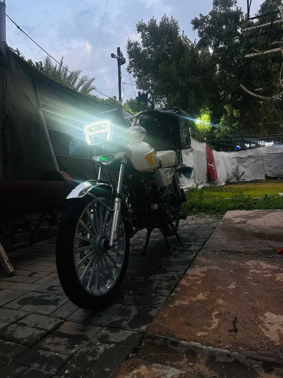 سلام عليكم دراجه للبيع امكاني بغداد البياع الدراجه جديده جيب فيتر وياك وتعاال الدراجه مديل 25 مامستعمله اهوي 
السعر 850وبيها مجال الشراي يتصل وتساب او سم كارت ***********
