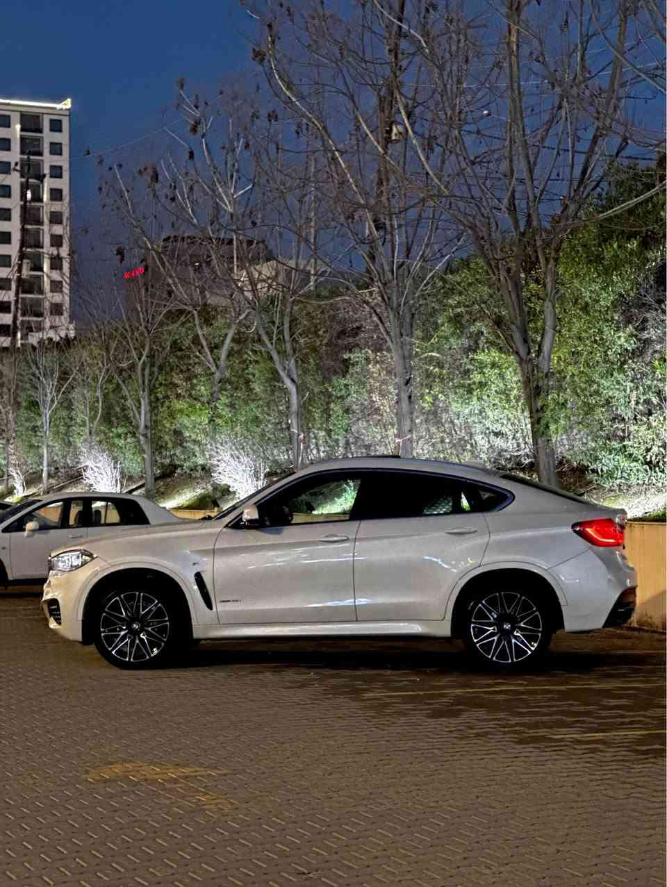 BMW X6 35i 2019عروش
بي ام x6 موديل 2019 زيرو كفالة بالباكيت 📦
محرك 6 سلندر خطي توربو مكفول و صيانة مضبوطة 
گير مكفول سيارة على دق الشركة عروش 
ماشية 80 الف مايل حقيقي 
بدون شخط بدون رسعات مكفول من الخير 
داخلية كشنات احمر بالباكيت 
سيارة ام بدي بيلادي باكج 
فول فول 1على 1 مواصفات 
مكان سيارة اربيل 
بس بيع بدون مراوس رجاء رجاء رجاء 
سعر جوه كل السوگ 329 ورقة مجال بس حق الجية 
و ما تلاگي مثلها بالسوگ كله 
واتساب *********** أربيل, العراق
