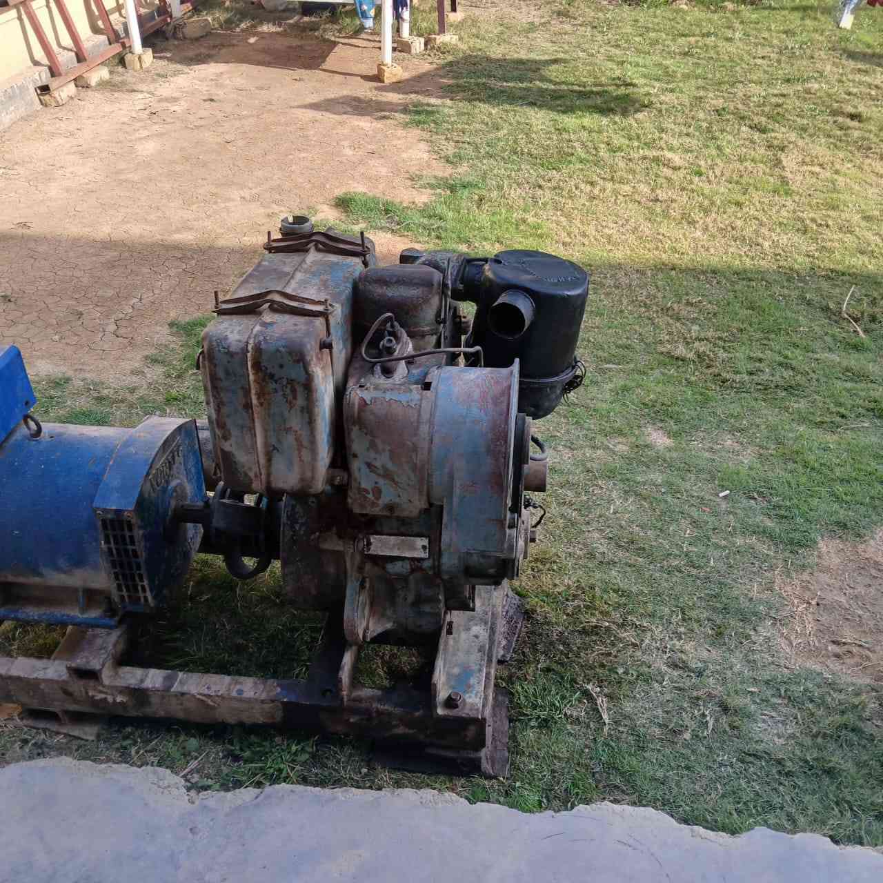 دويز الماني واحد بستم شغال 40 امبير كلش نضيف  واسط الحفرية اطراف بغداد السعر 750 وبيه مجال بسيط لتواصل ***********
