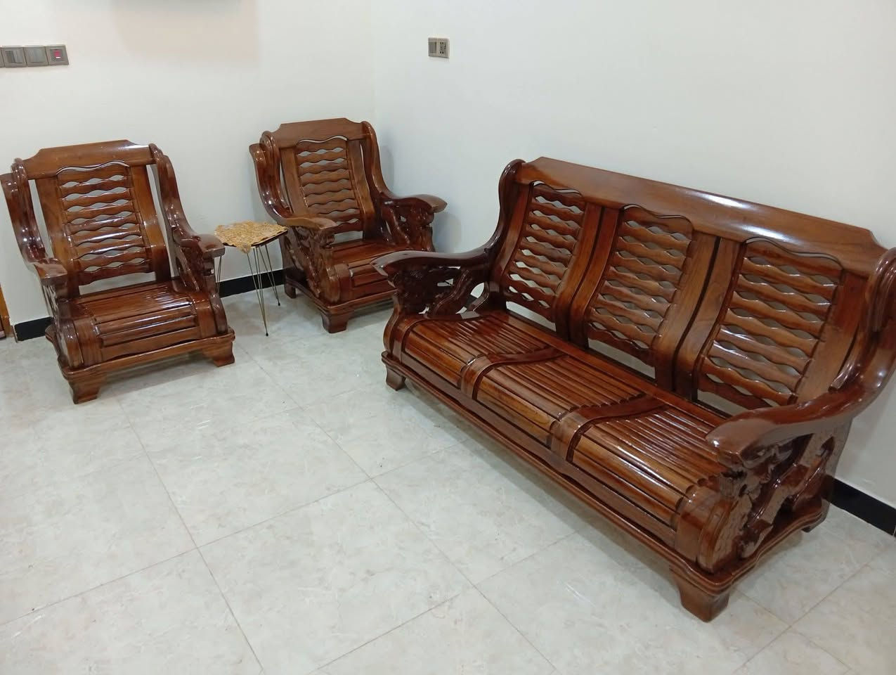 قنفات 9 مقاعد منشأ كوري..زان صاج..نقش تنين.. السعر..400..شراي يتصل ***********..وات ساب..***********...يوجد سياره توصل.. نظافه %100....
