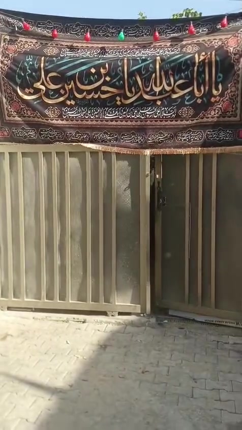 بيت طابو زراعي سند 25 بستان علاي مساحه 250 طابق ارضي ستقبال ومطبخ وصاله 2غرف نوم وصحيات وطابق الثاني 3 غرف نوم وصحيات رقم الهاتف *********** يطل على منطقتين سعر خاص
