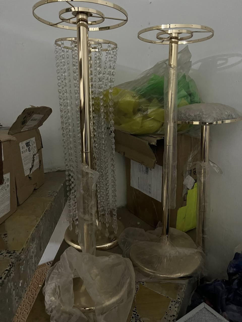 بضاعه شي ان  6 كارتونات وشليف كلش جبير للبيع لعدم التفرغ كله جديد ملابس وكهربائيات واحذيه وكلشي بيها بل1000 قطعه او اكثر  وبراكيتات وانارات وستاندات عرض ورد 
كلهه ب300 الف قفل مكان بغداد 
الطوبچي ***********
