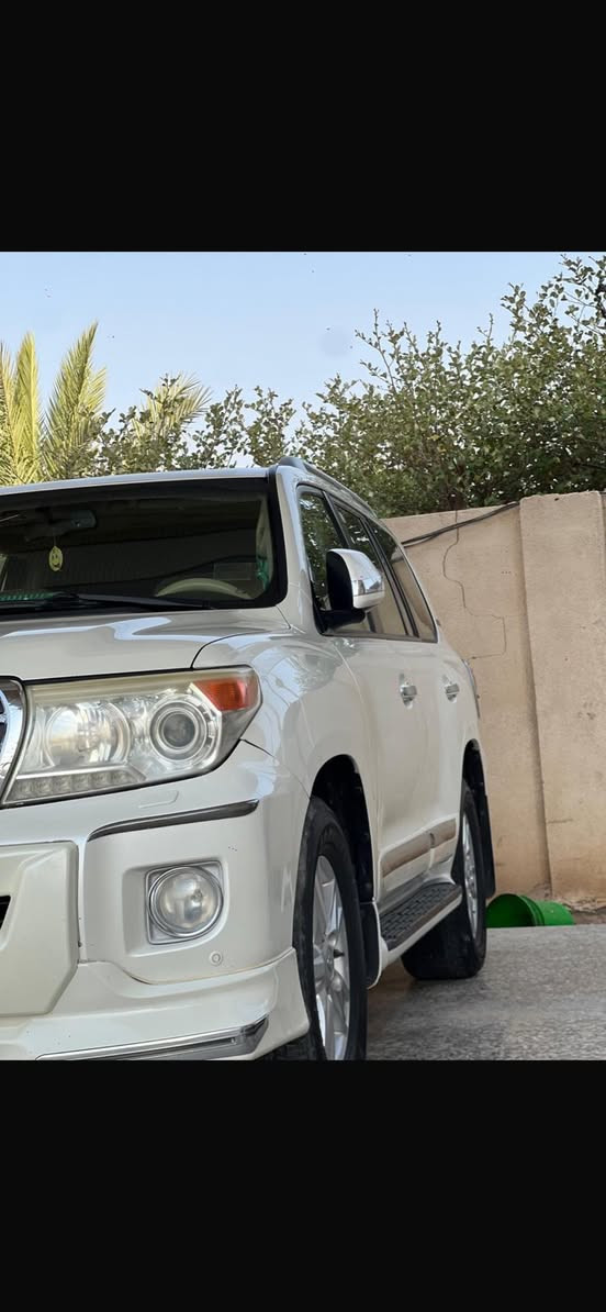 السلام عليكم                   السعر 4 وبيها محال
لاندكروز G.xr للبيع 2014 فئه بريم حجم المكينه V8 سلندر سياره كارتون جديده كلش
السياره ماشيه 230 الف رقم بصره بسمي تحويل ثاني يوم سنويه مامنتهيه  
السياره مال بيت نضيفه كلش وبالحقيقه احلى من الصور زيرو كارتون
السياره بريم ومواصفات البريم معروفه 
للتذكير مواصفاتها : 
مري شفت مري قلاب 
كرسي السايق 3 دكم كهربائي 
زراكات اماميه 
حساسات امامي خلفي 
تحكم ستيرن 
لايت وبلوجكتر زينون 
بصمه ابواب سايق وعكس السايق  
بصمه تشغيل عدد 2 
اناره ليليه 
اناره ليزريه تحت الكشنات 
تشغيل عن بعد 
كشنات جلد
ثلاجه 
طفايه بصدر السايق 
جام اربع ابواب AUTO 
 السعر 460مع مجال بصيط

مكاني بصره للأستفسار التواصل على هذا الرقم***********
