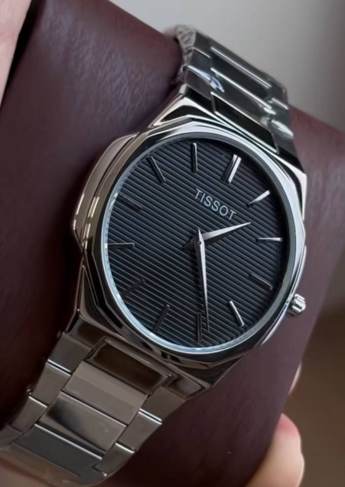 ساعه من ماركه TISSOT
ستانلس ستيل
قفل فراشه
كوالتي عالي
سلم 
موديل مميز جداً
ظهرها مختوم
2 ميل 
مع العلبه الخاصه بأسم وشعار الماركه
السعر 50 الف مع توصيل


**إذا كنت صاحب هذا الإعلان وتريد حذفه لأي سبب، رجاءا أرسل رسالة إلى الدعم الفني**