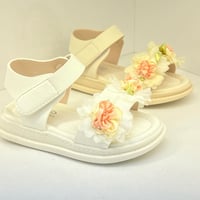 صندل بناتي • مقاسات ٢٦-٣٧ • قاعدة طبية