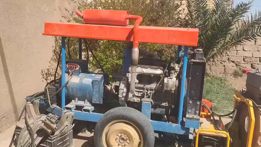 السلام عليكم ورحمة الله وبركاته 
مولدة ٣٠كيفي حجم المحرك 27010مشتغله قليل ونظيفه+مكينة لحام بوريات بولي اثلين 
شرط الفحص والشغل للبيع 
***********
المكان ناصرية قضاء النصر
