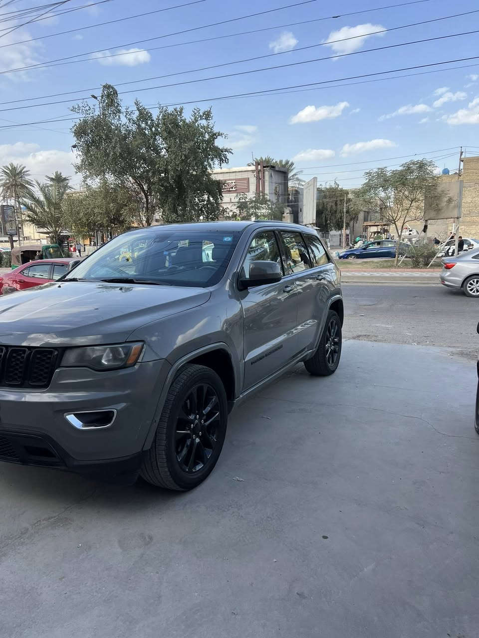 السلام عليكم
جيب بلاك توب 

2020
ماشيه 110،000 km 

ستيرن تتدفئه

تشغيل عن بعد 

بصمة 

ابواب بصمة

جنطة كهرباء 

تدفئة كشنات ستيرن مري

كشنات كهرباء 

وضعيات قيادة

توقف تلقائي 

ضرر جاملغ وبنيد فقط

السعر 220 وبيها مجال بسيط

***********
