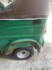 تكتك موديل ٢٠٢٢ للبيع بيها ضربة بسيطة موضحة بالصورة السعر ٨ وبيها مجال...