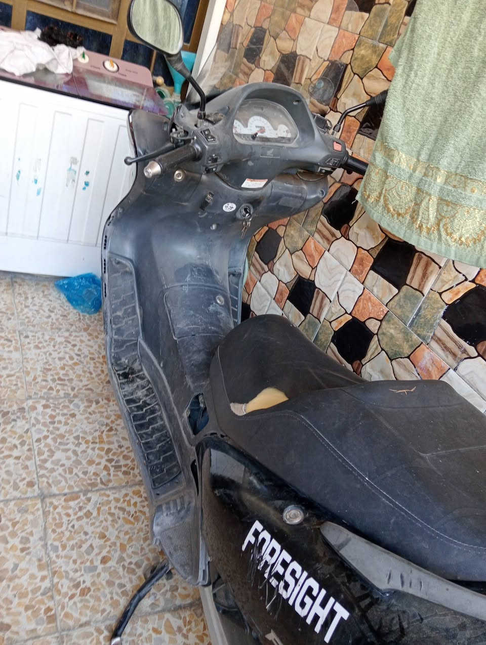 السلام عليكم فورسايت للبيع دراجه يرادلهه ترتيب كلج خلفي وملاحظات صارلهه سنتين عندي حاليا شغاله وتمشي بس يرادلهه كلج وترتيبات مكاني بغداد السيديه قرب تقاطع درويش السعر 500 وبيهه مجال قليل
مابيهه اوراق
ستاند كهرباء شغال كهربائيات كلهه شغاله 
***********
