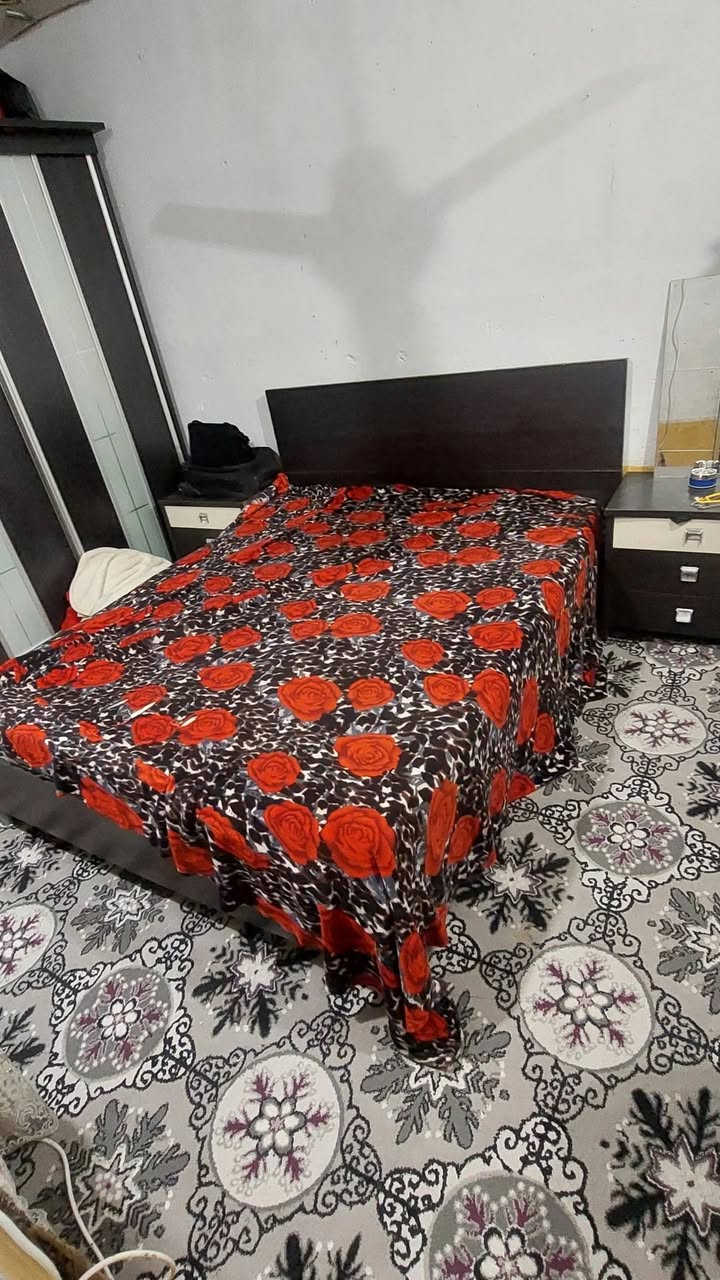 غرفه نوم خمس قطع للبيع وبسعر ١٧٥الف الاستفسار الاتصال ع *********** شارع سالم خلف شركه كورك قرب دائره الكهرباء
