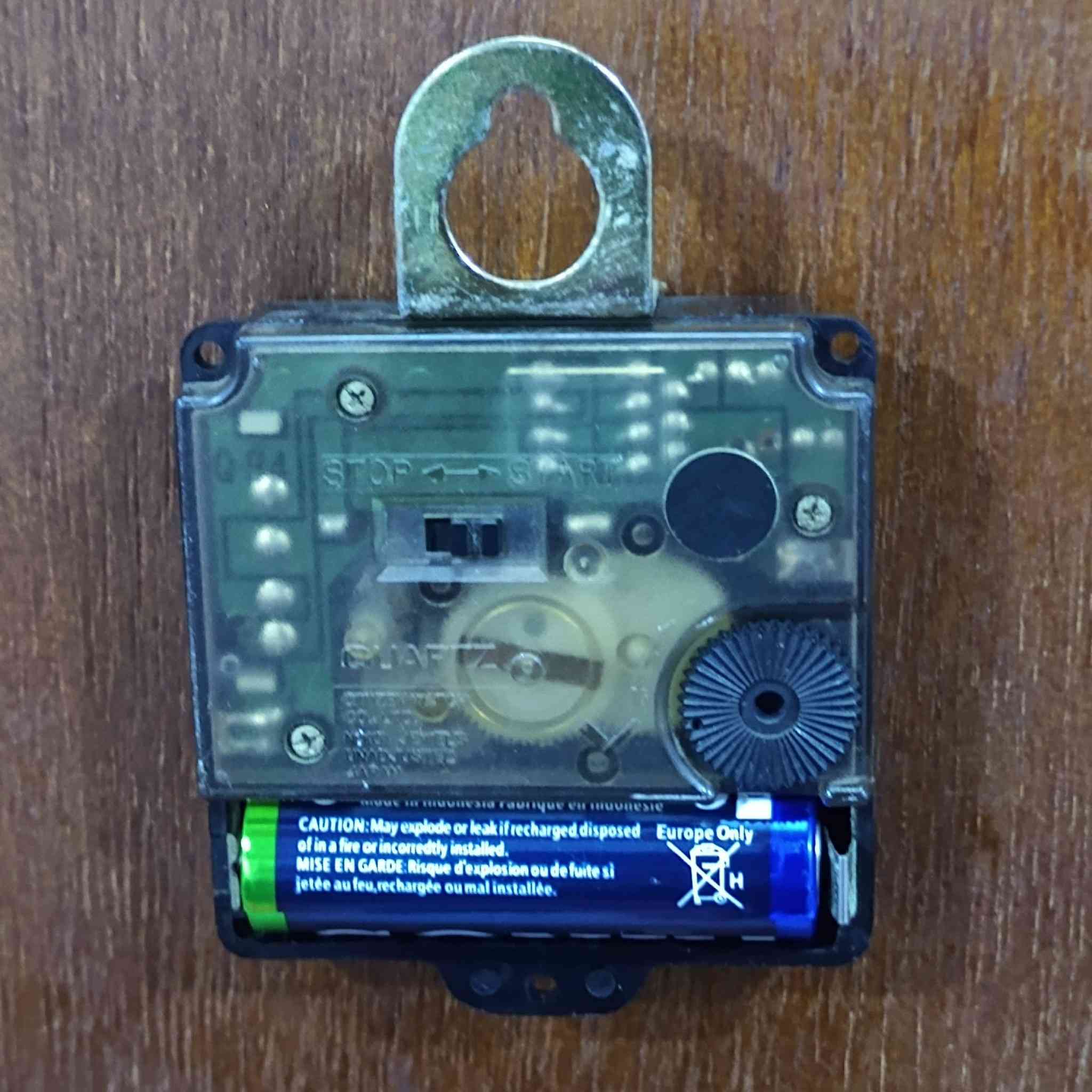 ساعات جدارية اصلية صنع ياباني.. سيتزن . سايكو .. صناعة قديمة مخزنة استعمال يابان فقط الاتصال او المراسلة ***********
