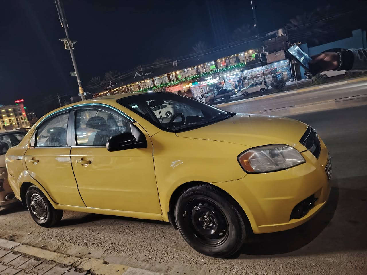 السلام عليكم افيو 10 امريكي ضربته  بالجنطه وهنا بالمجامل الخلفي وبيه تلكيطات مكينه الف وستميه مسكر
هيئه وغرامه مصفره رقم بغداد انكليزي السعر ٣٨ وبيه مجال ***********
