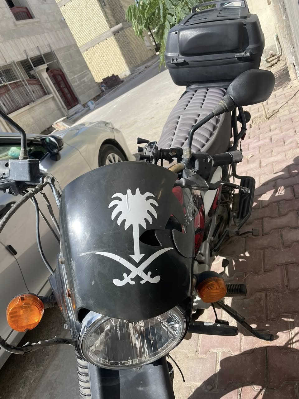 السلام عليكم 
بوكسر للبيع موديل ٢١ رقم ديالى 
دراجه نظيفه استخدام شخصي من البيت للدوام فقط 
المشاكل البيها 
سلف لايعمل تشتغل هندر 
والكفر فوك اللايت مكسور 
وعداد السرعه لايعمل 
فقط هاي الامور الي بيها الدراجه خير من الله 
وتاير خلفي جديد قبل ٣ ايام شديته 
اسعر ٢،٢٥٠،٠٠٠
المكان بغداد


**إذا كنت صاحب هذا الإعلان وتريد حذفه لأي سبب، رجاءا أرسل رسالة إلى الدعم الفني**
