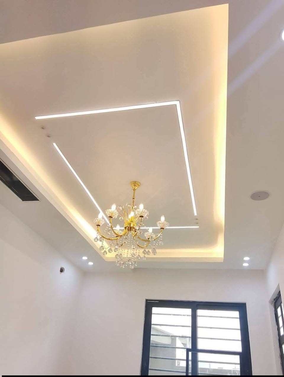 سلام عليكم تنفيذ كافه انواع ديكورات وتصاميم الملكي وكافه انواع الاصباغ باتصال  وااتسااب فقط ***********
