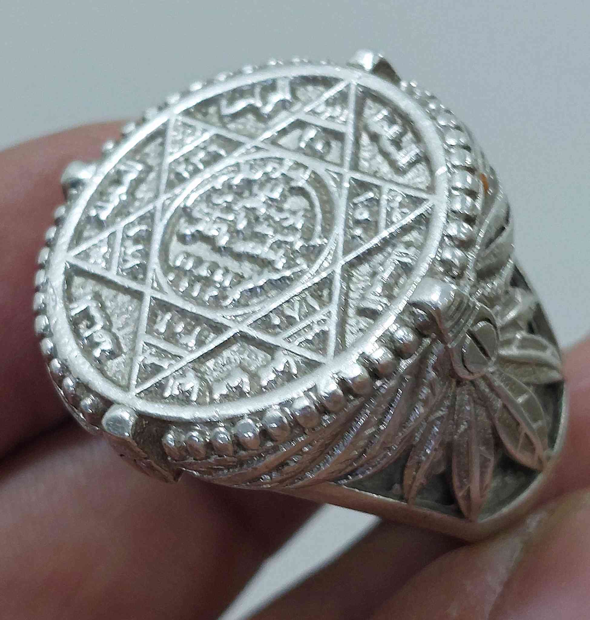 خاتم فضة منقوش نجمة داود حجم راهي و قياس 24 بغداد ***********
