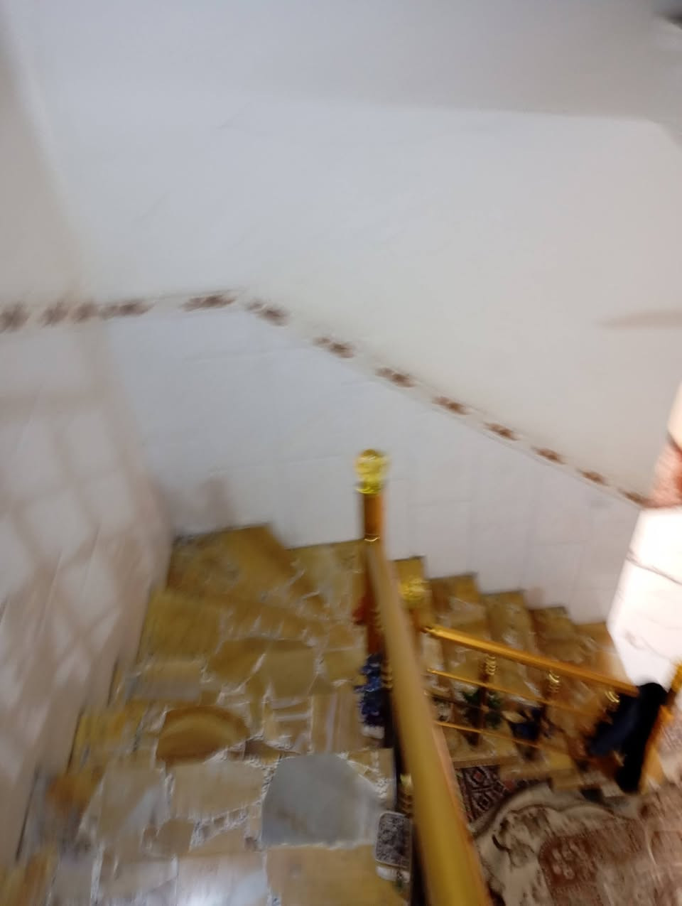 الدار للبيع المساحه 100م ركن الواجهة 10م النزال 10م يحتوي على 4غرف نوم الطابق الثاني ثرمستون الطابق الثالث غرفه سندويج مع مجمع صحيات عدد 4  قريب من شارع 25 السعر 140 مليون قابل للتفاوض 
***********
***********
