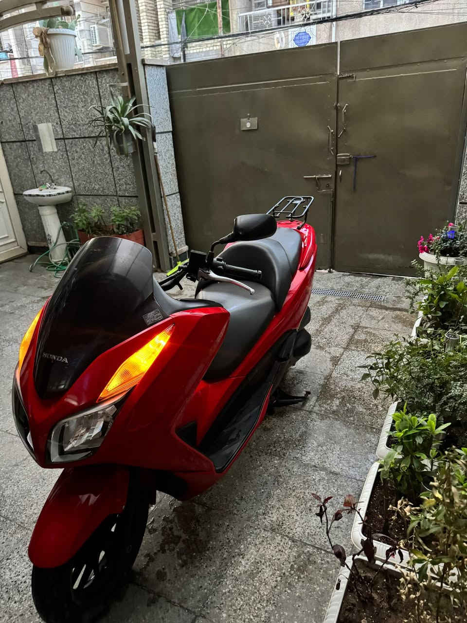 السلام عليكم  فورزا 0-12 لتفاصيل تلكوهة داخل الفديو مكاني بغداد الشعب سعرها ١١ ورقة وبيهة مجال بصيط متواجد مازنجر 
رقم لهاتف ***********
واتساب ***********
