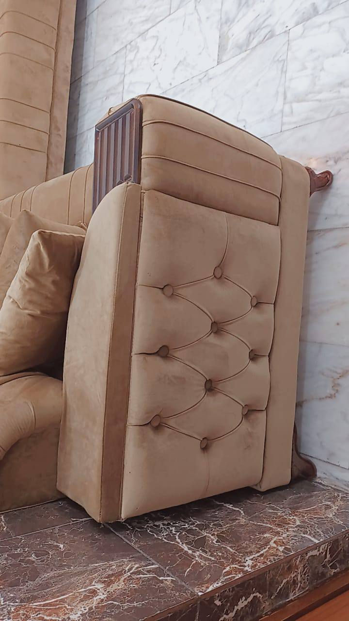 للبيع ديوان ١٥ متر 
شغل عراقي درجة اولى خشب بلوك اسود 
تجوات صاج 
السعر // مليون و١٥٠ الف بي مجال للشراي 
العنوان /بغداد _حسينية المعامل


**إذا كنت صاحب هذا الإعلان وتريد حذفه لأي سبب، رجاءا أرسل رسالة إلى الدعم الفني**