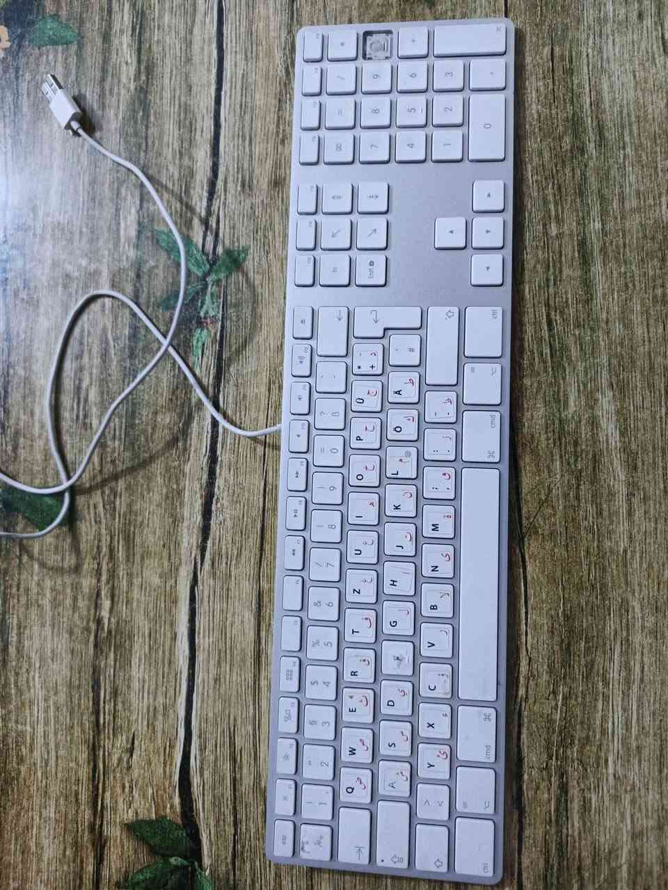 Apple wired keyboard 
نظام التشغيل ماك OS
ماركه المعالج ونوعه انتل كور 5i
حجم الشاشه اكثر من 17 
حجم الذاكرة 8
مستعمله كلش قليل مشتغله اقل من عشر مرات 
السعر 150 بيه مجال للشراي


**إذا كنت صاحب هذا الإعلان وتريد حذفه لأي سبب، رجاءا أرسل رسالة إلى الدعم الفني**