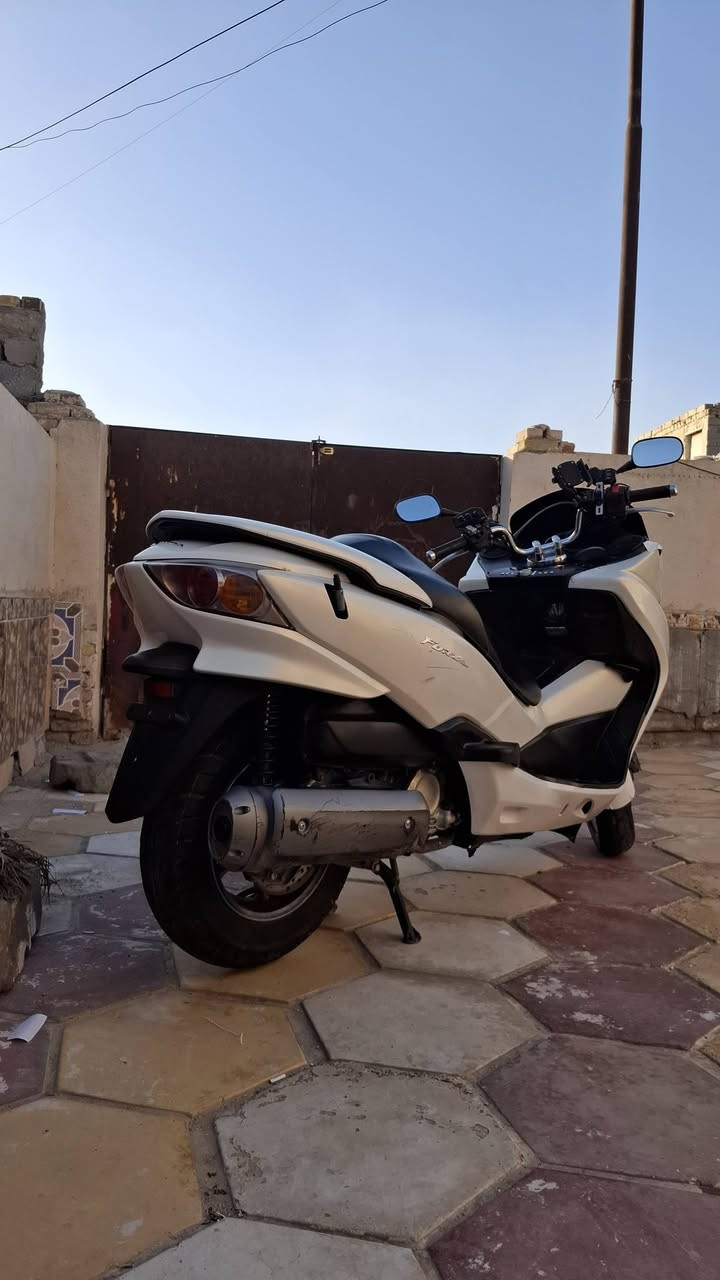 يالله
للبيع فورزه 010 اس سفن فول مواصفات
مسجل  يدات تدفئ شاحنه عدد ثنين
كهربائيات شغاله من طول لطول
تخم تاير خلفي امامي
دسك بريك جديد امامي خلفي
دراجه مجفته صارله يومين تجفيت رايمر اصلي
السعر مليون و ٤٠٠ وبيه مجال للشراي 
المكان ناصريه مركز ***********
