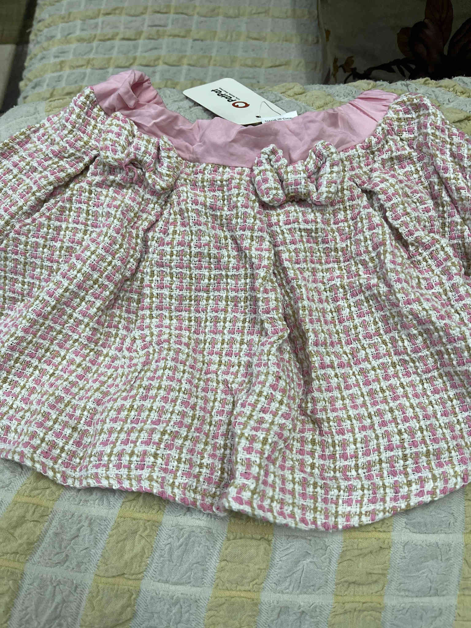 السلام عليكم ملابس شي أن اطفال تقريب 90قطعه شتوي
اريد لقطعه بلفين دينار كلش حلوات وقياساتهن من سنه وسنتين وتلث سنوات مكان بغداد 
رقم الهاتف ***********
