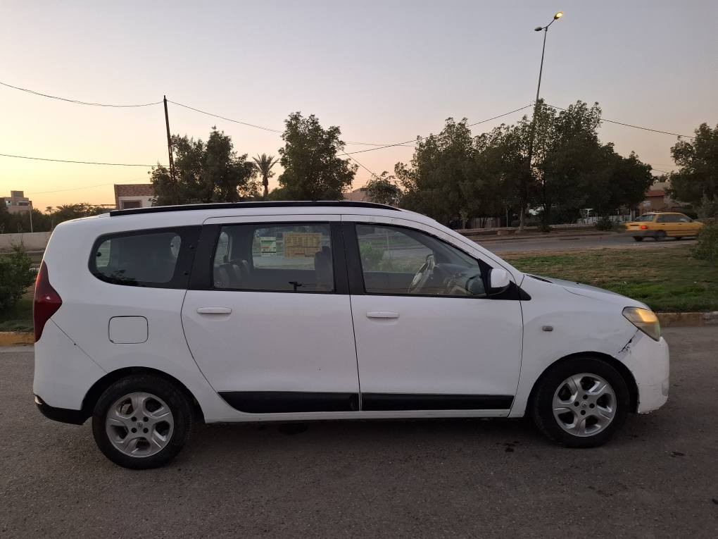 السلام عليكم للبيع او المراوس رينو موديل ٢٠١٤ كير عادي سبعه راكب رقم بغداد دولي تبريد ثلج تخم تاير نظيف صدر امامي خلفي نظيف شاشه +كاميرا سونار مرفق بالمنشور قماره جزء صبغ وجزء فابلون شركه سياره جاهزه ان شاء الله السعر ٥٨ وبيها مجال بسيط 
مكاني الدوره ابو دشير 
رقم الهاتف *********** بغداد, العراق
