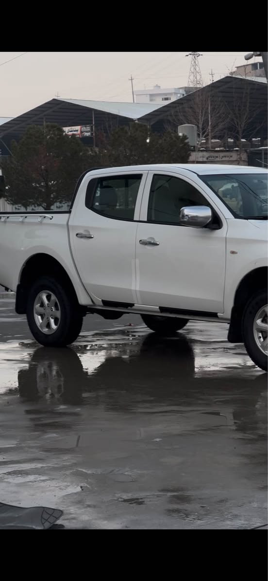 قەزافه گاز ٢٠١٨رەقەمو سەنەوی نوە تا ٢٠٣١
بئ سبوخە 
مەکینەی کرایتەوە 
یەک قەترە دوکلی رەش شینی نیە 
ئینجکتەر  گئر مەکینە تەحویل خرامە بەشەرت 
یەک دینار مەسرەفی تئ دا نیە 
چوار تایە نوی  لەبنن  
سحرو تەفاسلی کاملی سیارە رەقەممم  دا نایە 
***********
*********** سوران, أربيل
