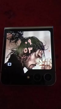 Samsung  Z Flip5 ذ256 شرق اوسط عربي بس نقطه سوده بي ممئثره ع جهاز ولبا...