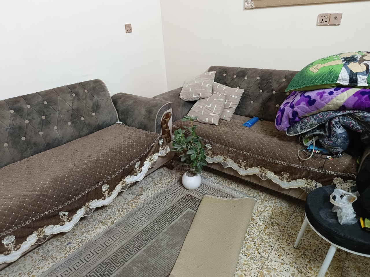 تخم ٨ مقعد
السلام شارع ٣٠ 

***********
وات ساب 
اتصال فقط 
غير موجود على اجابه الفيس
السعر قيم وتدلل
