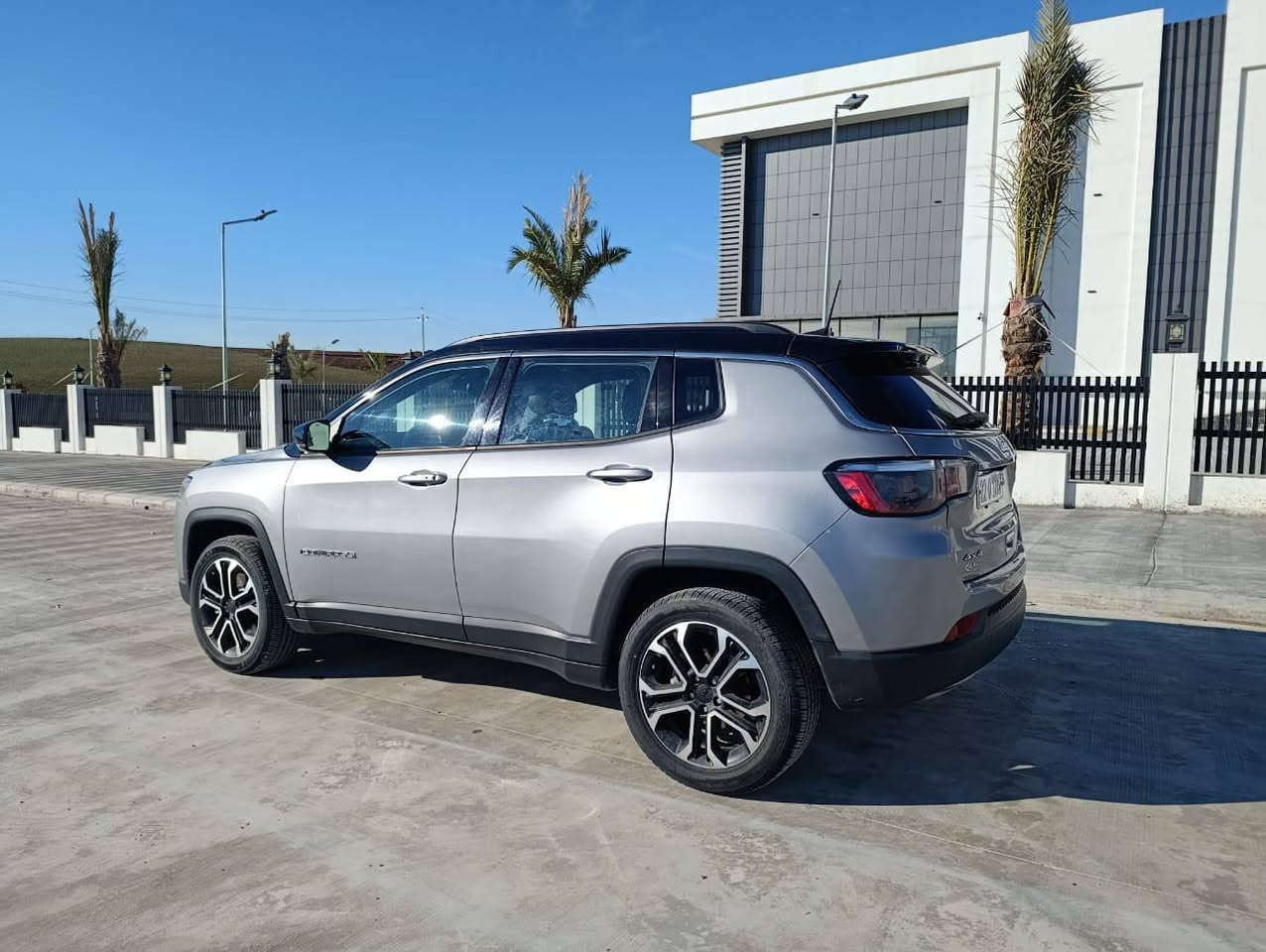 جيب كومباس limited 
موديل 2023
لون سلفر سقف اسود بلادي
ماشيه 60 الف ميل 
سعر 170 ورقه مرقم اربيل جاهز
حادث سيارة/ بدون صبغ مكفوله 👍
فقط شبرين دعاميه امامي صبغ/الباقي مكفول✋
بدون تعديل و شخوط و ملاحظات 🫰
حجم محرك 2.0 تيربو / 4 سلندر
كافه الايربكات سليمه 100 💯 بلادي ماطاك

مواصفات فول limited 1/1
بصمه+شغال عن بعد
فور ويل 4×4
كشن جلد +كهرب + هيتر
استيرن هيتر 
تبريد قطعتين
سقف اسود بلادي
تحكمات فول 
قيادة ذاتيه
تحديد مسار 
رادار امامي و خلفي و جانب 
شاشه ايباد كبير
بريك بصمه
كامره خلفيه
ويل كب كروم بلادي
بعد بيها اهواي مواصفات
سيارة على وضع الشركه كله بلادي حتى دعاميه 
راديترات و حجر بيئه  و رادار و لايتات كله بلادي شركه
سيارة باربيل /شركة نور البصرة موجودة 
شراي يتصل👇
*********** واتساب متوفر
*********** واتساب متوفر أربيل, العراق
