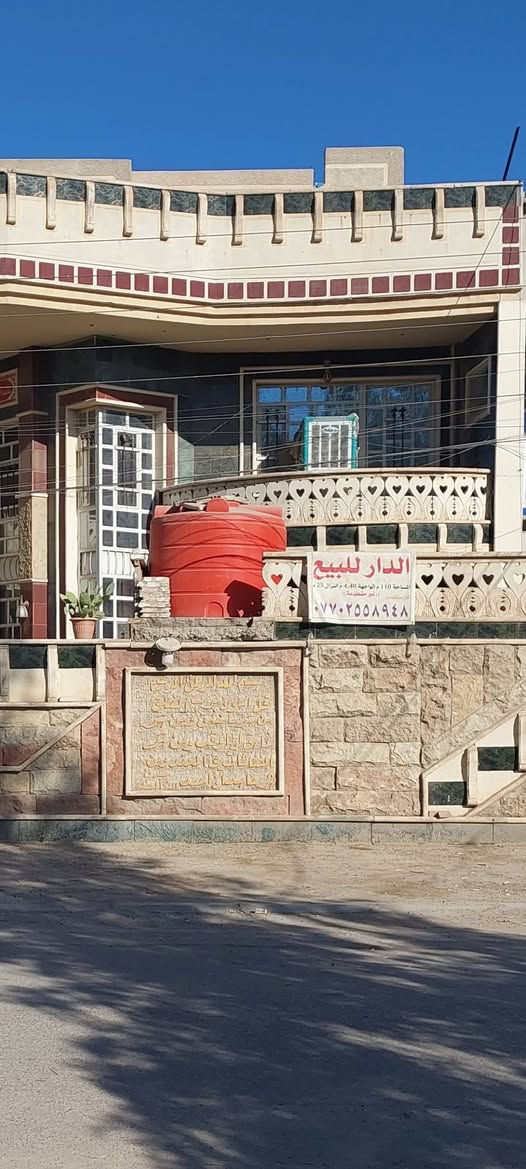 السلام عليكم ورحمة الله وبركاته اللهم صلي وسلم وبارك على سيدنا ونبينا محمد وعلى آل بيته الطيبين الطاهرين ... من رخصة مسوؤلي الكروب ... يوجد قطع من بيت للبيع او (مراوس في مناطق حي العامل او البياع والمناطق القريبه عليها ) ... طابو صرف سكني ( يعتبر قطعة أرض )بناء نهاية عام ٢٠١٢ بجانب الرصافه ناحية بغداد الجديده بمنطقة الامين الثانيه نواب الضباط سكينه وكريات بسايد جامع الرحمن ( مقابيل التشجير ) قبل الجامع ب١٠ بيوت  ويبعد عن سريع القناة مسافة  ( ٢٠٠ ) م   مساحته 110م  جبهه 4.40م ونزال 25 م ( غير مقطوعه ) من اصل ٣٠٠ م  مساحة البيت الكليه ... رصيف البيت عرض (  ٤  ) م .... وعرض الشارع (  ١٥ ) م  ومقابيله تشجير  ... يتكون من ثلاث طوابق ... الطابق الارضي يحتوي على ...  كراج  + استقبال + حمام 
وتواليت شرقي (مشترك )+ منور كبير +حولي مع الدرج  + غرفة نوم  والطابق الاول يحتوي على ... ( ٢ ) غرفة نوم +  بلكونه  +  حمام وتواليت مشترك شرقي وغربي والطابق الثاني يحتوي على ( ١ ) غرفة نوم + حمام + تواليت شرقي + سطح اولي صغير ... ويوجد فوق الطابق الثاني سطح للبيت كبير   ....  ملاحظه/ البيت غير مقطوع.... ينقطع من البيت الي بالصوره المرفقه .... من جهة الحايط الي بي التانكي الاحمر ... وهاي الصفحه يوجد بيه كل الخدمات ... ويكون القطع على المشتري  ...... سعر المتر( 1.500.000 )  ....  للإستفسار الإتصال على الرقم واتساب *********** ( اترككم مع الصور + مقاطع الفديو... الخاصه ب ١١٠م  )
