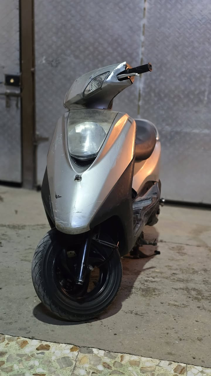 السلام عليكم دراجه فريز للبيع كفراتها نظيفه  العنوان مدينه الصدر والسعر 500 وبيها مجال (***********)
