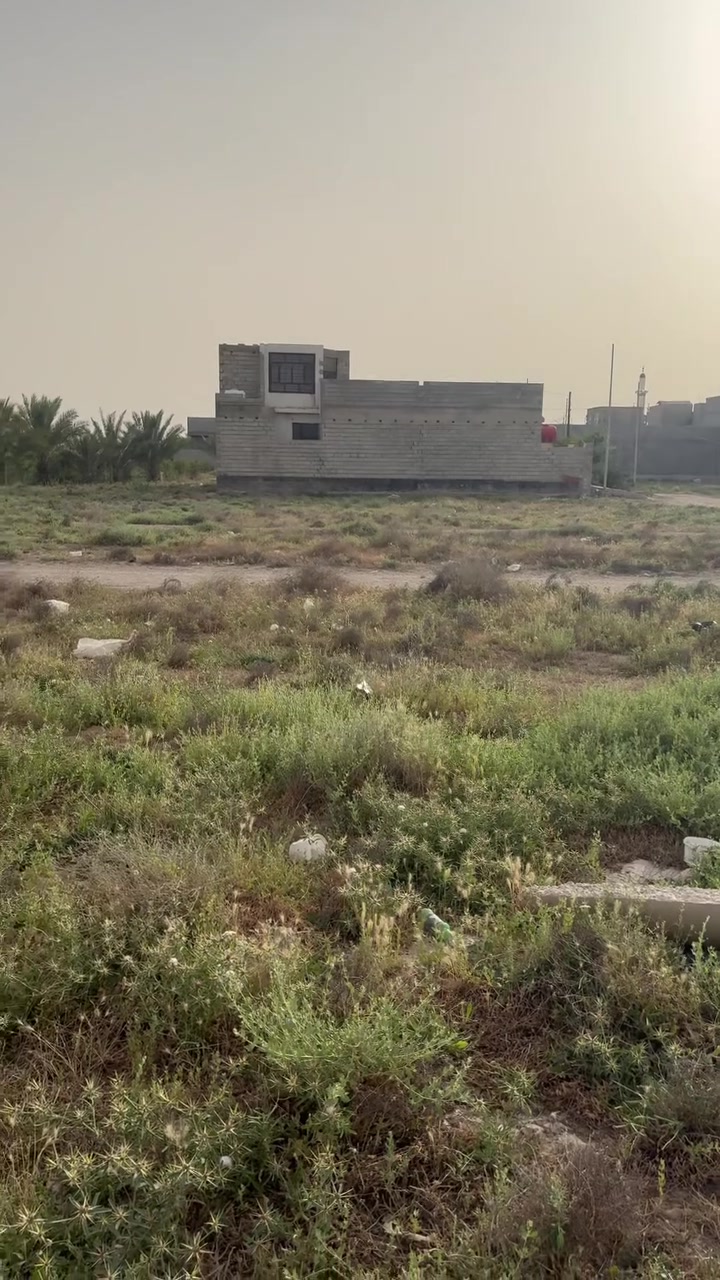السلام عليكم قطعة ارض للبيع مساحه145متر العنوان
بعقوبه برغه مقابل مدرسه الواسطي الابتدائيه رقم القطعه 438 طابو صرف متوفره كل الخدمات 
الهاتف ‭***********‬
