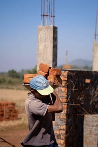 عمال تصعيد • نقل اثاث • تطليع أنقاض