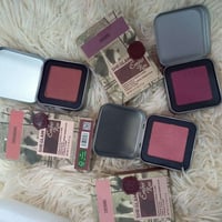 أي قطعة • مستحضرات تجميل • مكياج