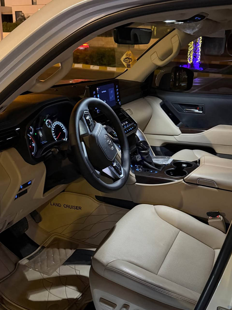 Land Cruiser 2023 ( GXR - SAS ) 
40 KM 
کتاب جام ڕەش 
ڕەقەم بۆ ڕەقەم بە شەرت نوکە دەرزی پێوە نییە 
گێڕ و مەکینە و کارەبای بە شەرت لەسەر دەقی شەریکە ماوەتەوە 
سەیارەکە یەک دەستە 
شوێن : سلێمانی 
ڕەقەم مۆبایل : *********** السليمانية, العراق
