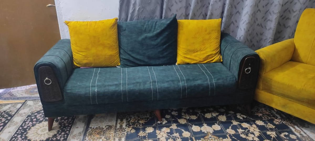 تخم للبيع ٨ مقاعد مابي اضرار نظيف جدا تزكام  للاستفسار الاتصال على الرقم ***********
