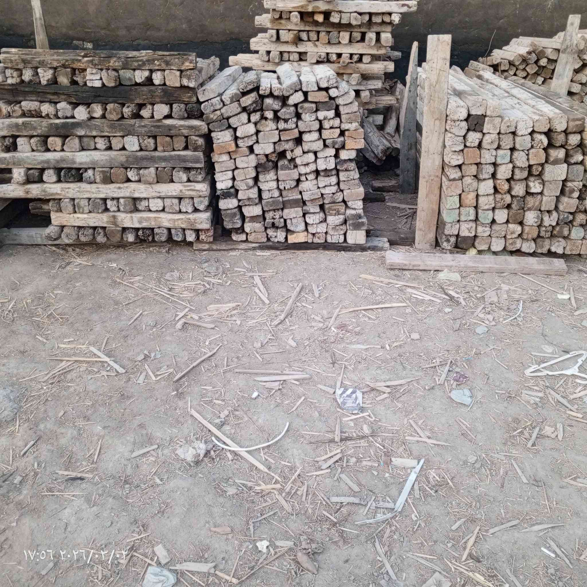 قالب خشب للبيع العدد 6 مكاعب ونص المكان حله ***********
