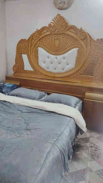 سلام عليكم غرفه خشاب للبيع وبعد وياها زاويه رايدها 800وبيه مجال كربلاء حي العسكري الرقم ***********
