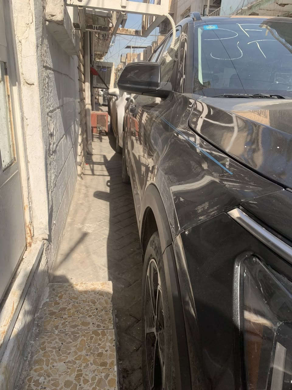 ❗️يالله   السلام عليكم ❗️
للبيع:
كيا نيرو هايبرد موديل 2024 
ماشيه 39000ميل
هايبرد فئه EX
لون رصاصي 
اضائه LED داخليه تتغير مع مودات القياده
جناح خلفي مدمج 
هاند بريك كهربائي 
مسند وسطي 
مساحات تخزين 
وحاملات اكواب
رادارات 
مثبت سرعه تفاعلي 
مانع تصادم 
حساسات 360
نقاط عمياء 
نظام المحافظه على المسار 
التحذير عند الخروج من المسار 
تحذير ستيرن عند الخطر (هزاز)
شاشه 
تدعم ابل كاربلاي 
واندرويد اوتو
منافذ شحن تايب سي في الكراسي الخلفيه 
انظمه قياده
السياره كلش حلوه وناعمه جديده 
حادثها جداً بسيط   بنيد ودعامية ❗️
رقم بغداد تحويل ثاني يوم 
مكان السياره بغداد ***********
السعر 160 وبيه مجال
