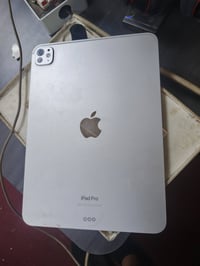 ايباد M4 • ٢٥٦ • بطارية ٨١٪