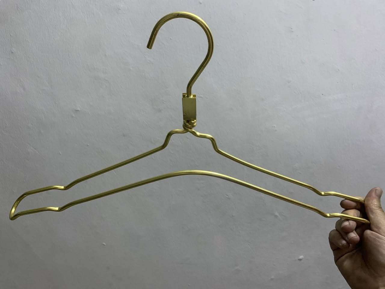 السلام عليكم اخوان
تعلاكه ملابس قياسات خاصة حديد الذهبي مال محل ديكورات العدد 66 تعلاكة انضاف كولش تصفية مال محل.السعر 60 الف كلهن /الأستفسار خاص او ***********
