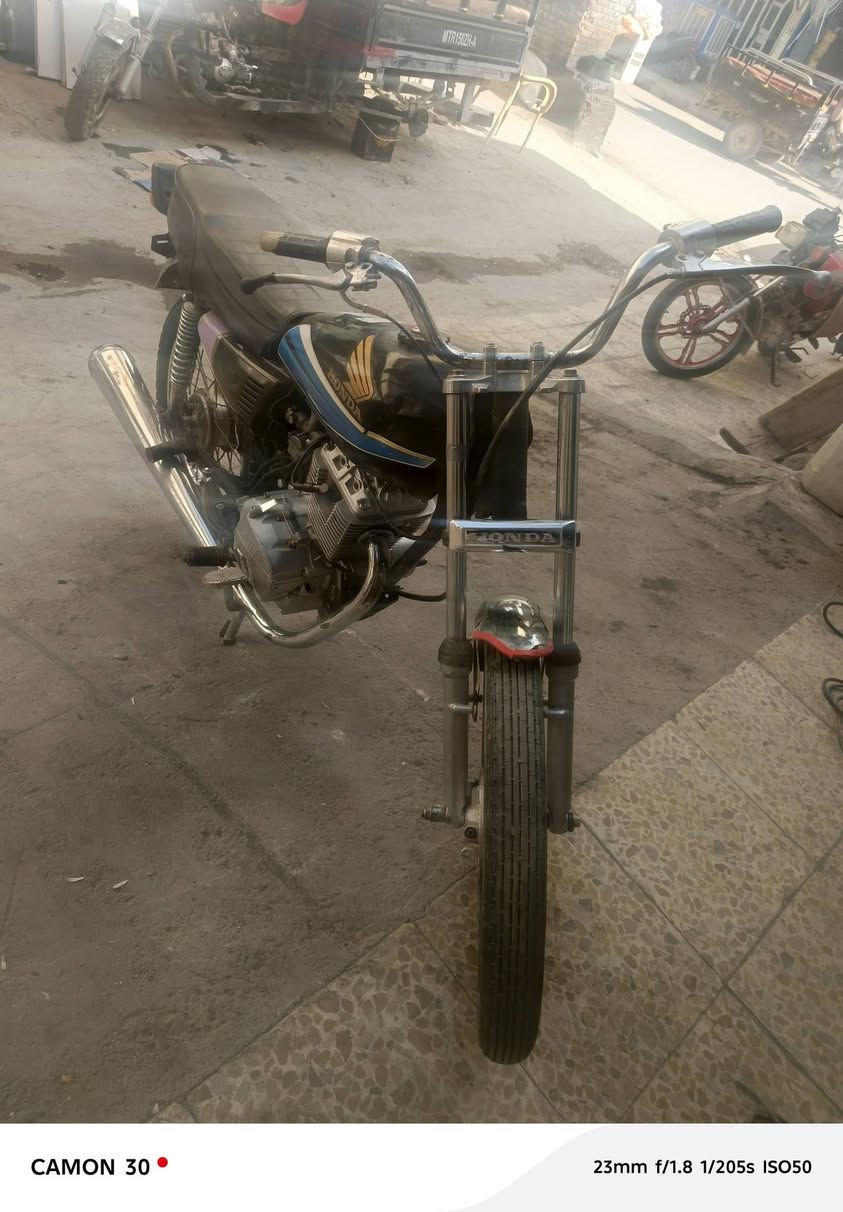 السلام عليكم دراجه اربعه قير كلك سعر 200 مكان نجف رقم الهاتف***********
