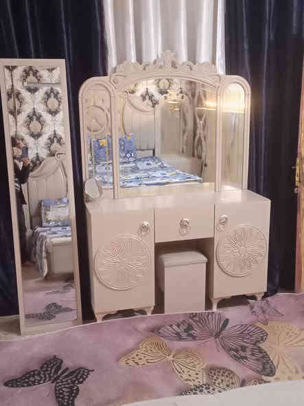 سلام عليكم غرفه جديده تخبل والله العظيم ماخذهه مليونين مال عرسان كولش حلو اريدهه 950الف لعنوان بغداد لتواصل واتساب لو تصال ما متواجد بل فيس ***********
